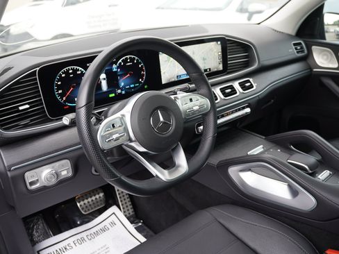Used 2023 Mercedes-Benz GLS 580 4MATIC image 3