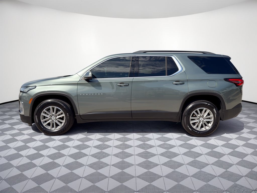 Used 2023 Chevrolet Traverse LT FWD image 2