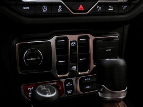 Used 2025 Jeep Gladiator Rubicon w/ Safety Group AWD/4WD image 69