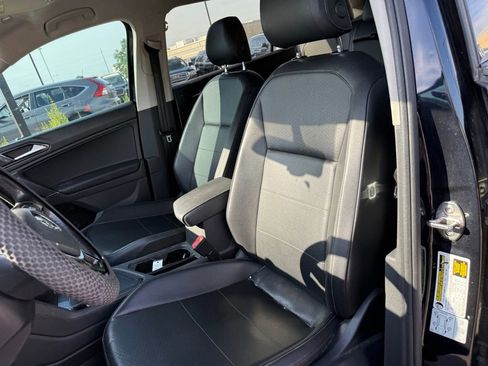 Used 2018 Volkswagen Tiguan SE w/ 18" Alloy Wheels Package FWD image 8