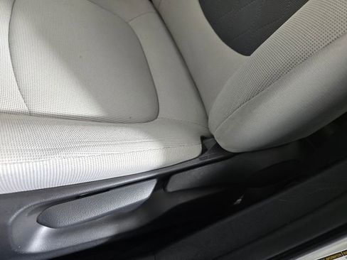 Used 2020 Toyota Corolla LE image 25