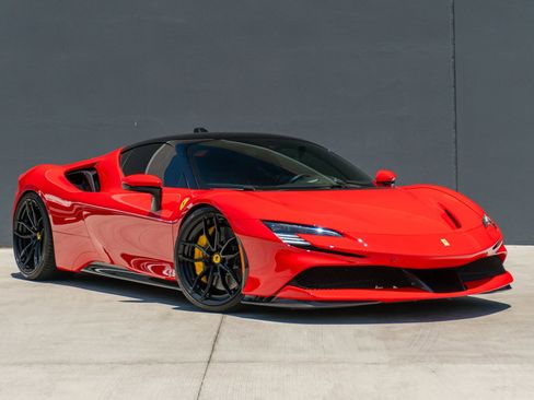 Used 2021 Ferrari SF90 Stradale AWD/4WD image 7