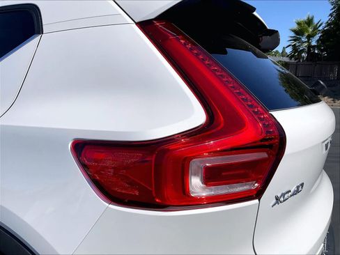 Used 2023 Volvo XC40 B5 Ultimate w/ Protection Package Premier AWD/4WD image 32