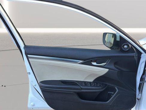 Used 2018 Honda Civic Touring image 18