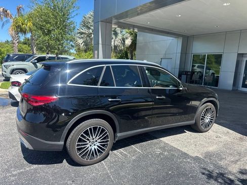Used 2024 Mercedes-Benz GLC 300 image 3