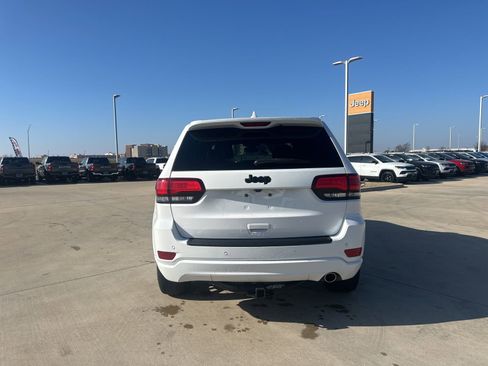 Used 2019 Jeep Grand Cherokee Altitude image 4