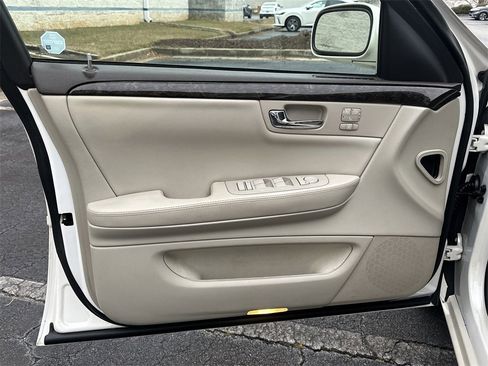 Used 2011 Cadillac DTS Luxury image 10