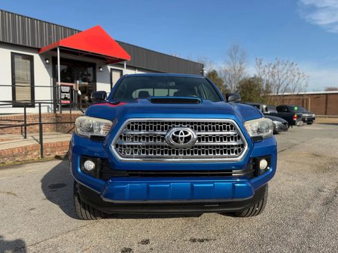 Used 2016 Toyota Tacoma TRD Sport w/ Towing Package image 4