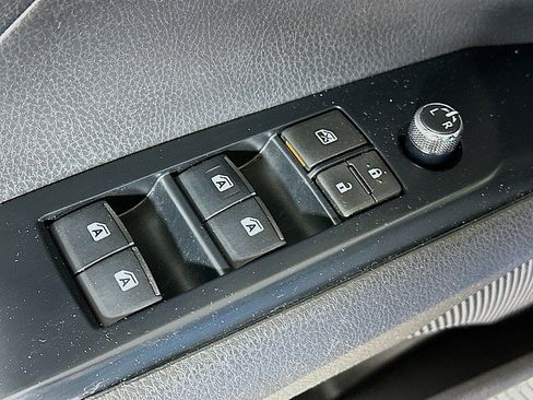 Used 2020 Toyota Camry XSE FWD image 19