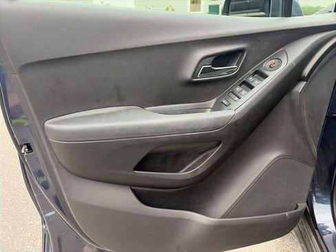 Used 2018 Chevrolet Trax LS w/ LPO, Cargo Package image 7