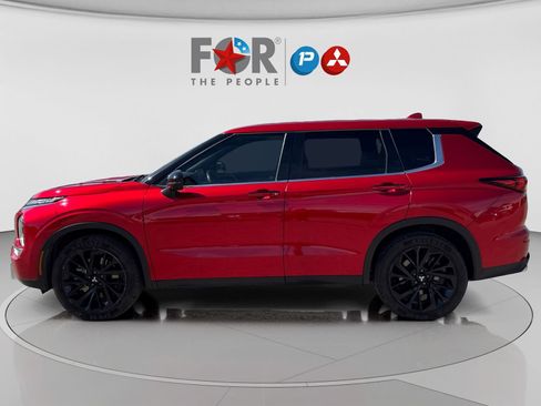 Used 2023 Mitsubishi Outlander SE Black Edition image 2