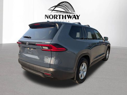 Used 2025 Toyota Grand Highlander AWD image 3