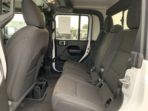 Used 2023 Jeep Gladiator Overland AWD/4WD image 17