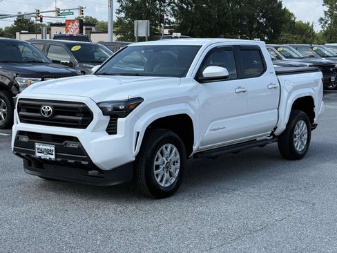 Used 2026 Toyota Tacoma SR5 RWD image 5