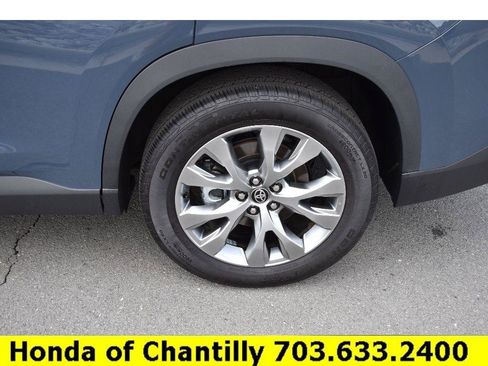 Used 2025 Toyota Grand Highlander AWD image 34