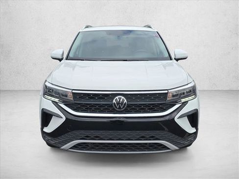 Used 2022 Volkswagen Taos SE image 2