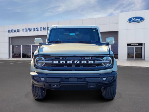 New 2025 Ford Bronco Outer Banks image 2