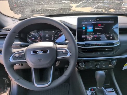 New 2026 Jeep Compass Latitude w/ Sun and Sound Group AWD/4WD image 30