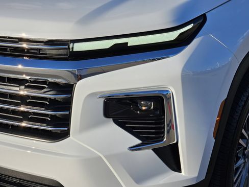 New 2027 Chevrolet Traverse LT FWD image 10