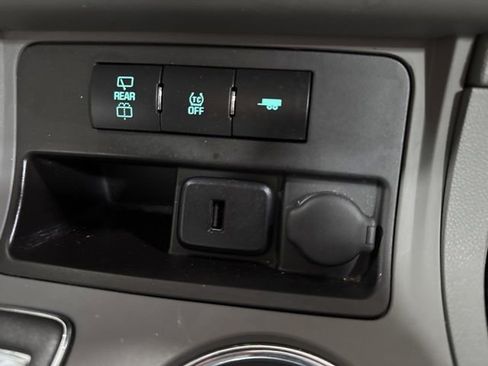 Used 2017 Chevrolet Traverse LS AWD/4WD image 19