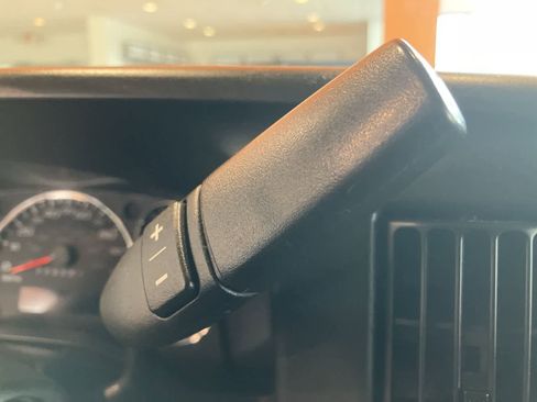 Used 2015 Chevrolet Express 3500 RWD image 15