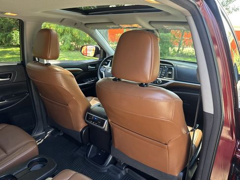 Used 2017 Toyota Highlander Limited AWD/4WD image 29