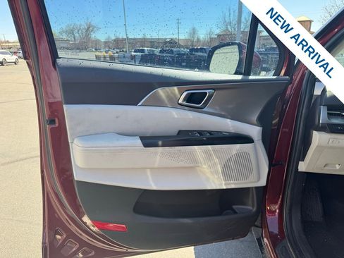 Used 2022 Kia Carnival LX image 15