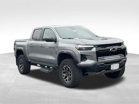 Used 2023 Chevrolet Colorado ZR2 w/ ZR2 Convenience Package III AWD/4WD image 3