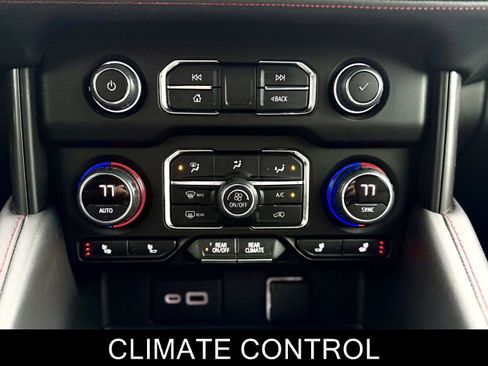 Used 2022 Chevrolet Suburban RST w/ Luxury Package image 24