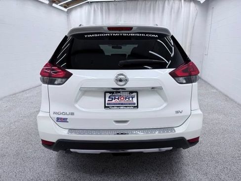 Used 2018 Nissan Rogue SV w/ Premium Package FWD image 3