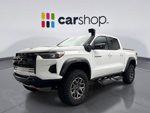 Used 2025 Chevrolet Colorado ZR2 w/ Technology Package AWD/4WD image 1