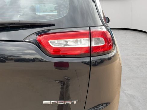 Used 2016 Jeep Cherokee Sport FWD image 49