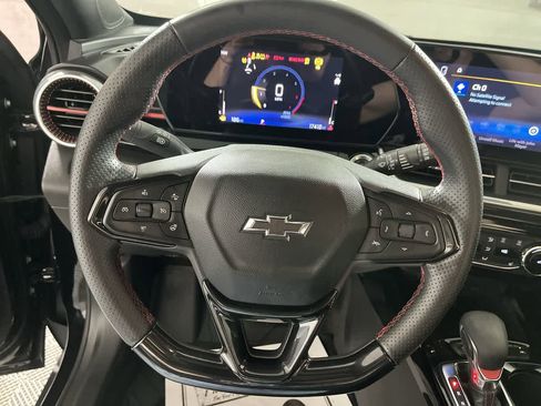 Used 2024 Chevrolet Trax RS w/ Sunroof Package FWD image 16