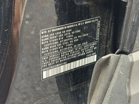 Used 2025 Volkswagen Taos SE image 30