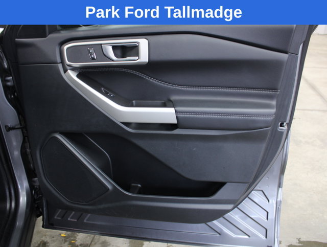 Used 2023 Ford Explorer XLT AWD/4WD image 20