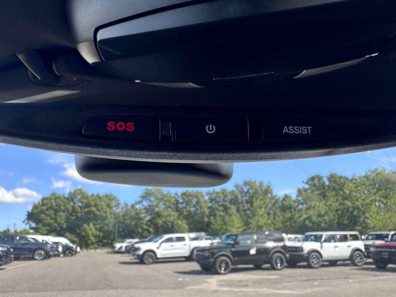 Used 2018 Jeep Grand Cherokee Altitude AWD/4WD image 27