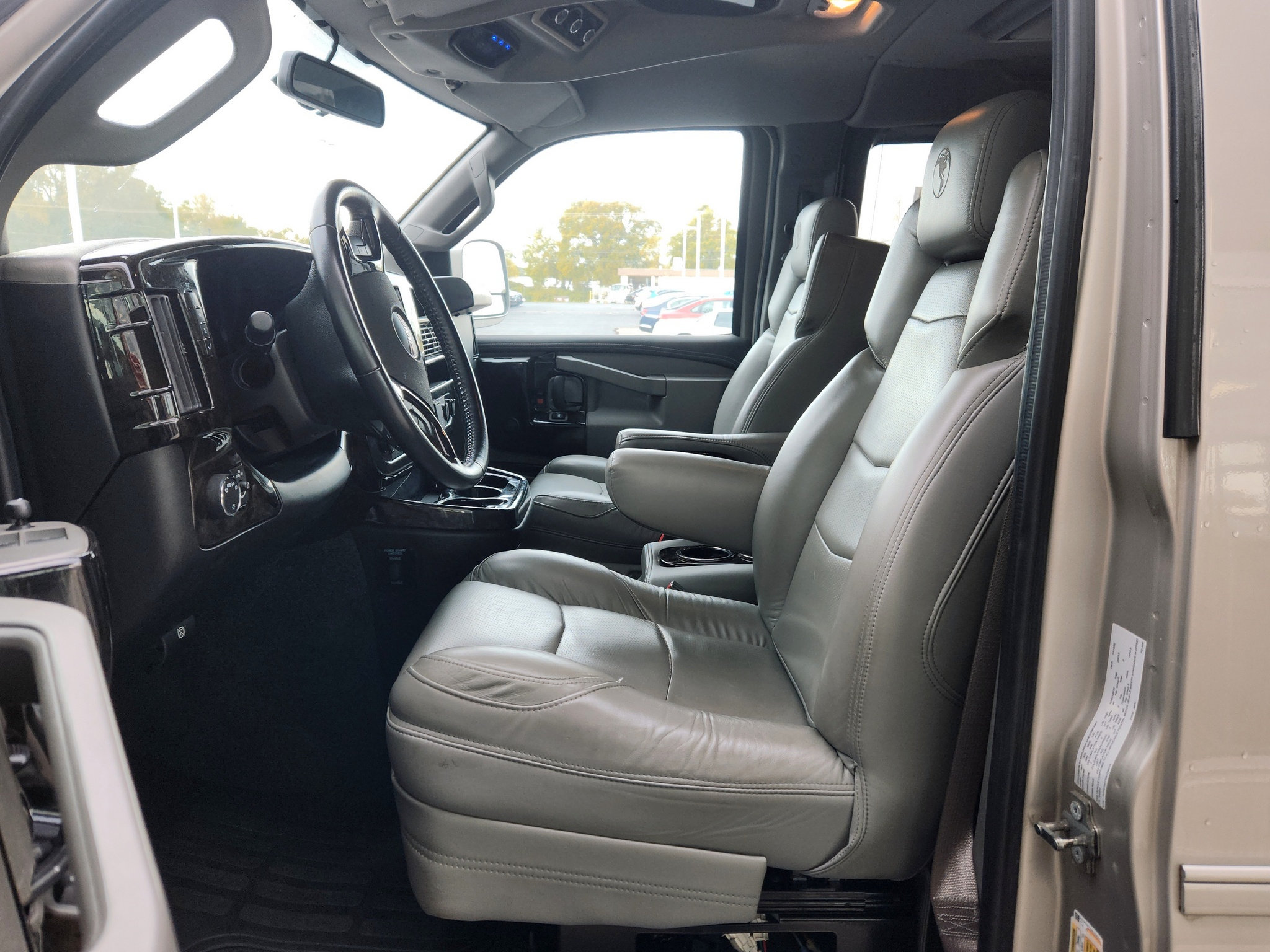 Used 2022 GMC Savana 2500 w/ Enhanced Convenience Package RWD image 23