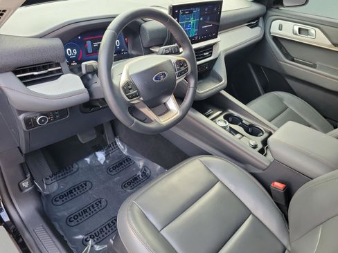 Used 2025 Ford Explorer Active w/ Active Comfort Package image 24