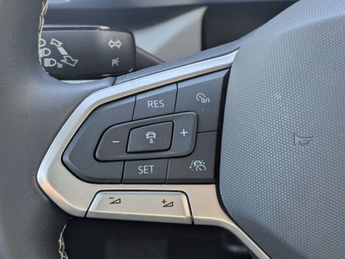 Used 2024 Volkswagen Taos SE w/ MDO Package image 24