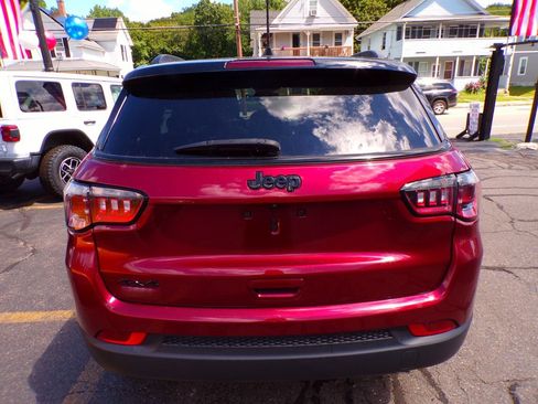 Certified 2022 Jeep Compass Latitude w/ Sun and Sound Group AWD/4WD image 9
