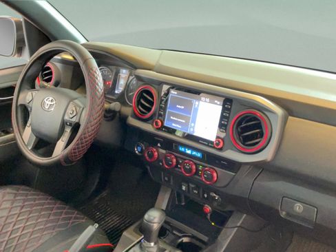 Used 2023 Toyota Tacoma TRD Off-Road AWD/4WD image 31