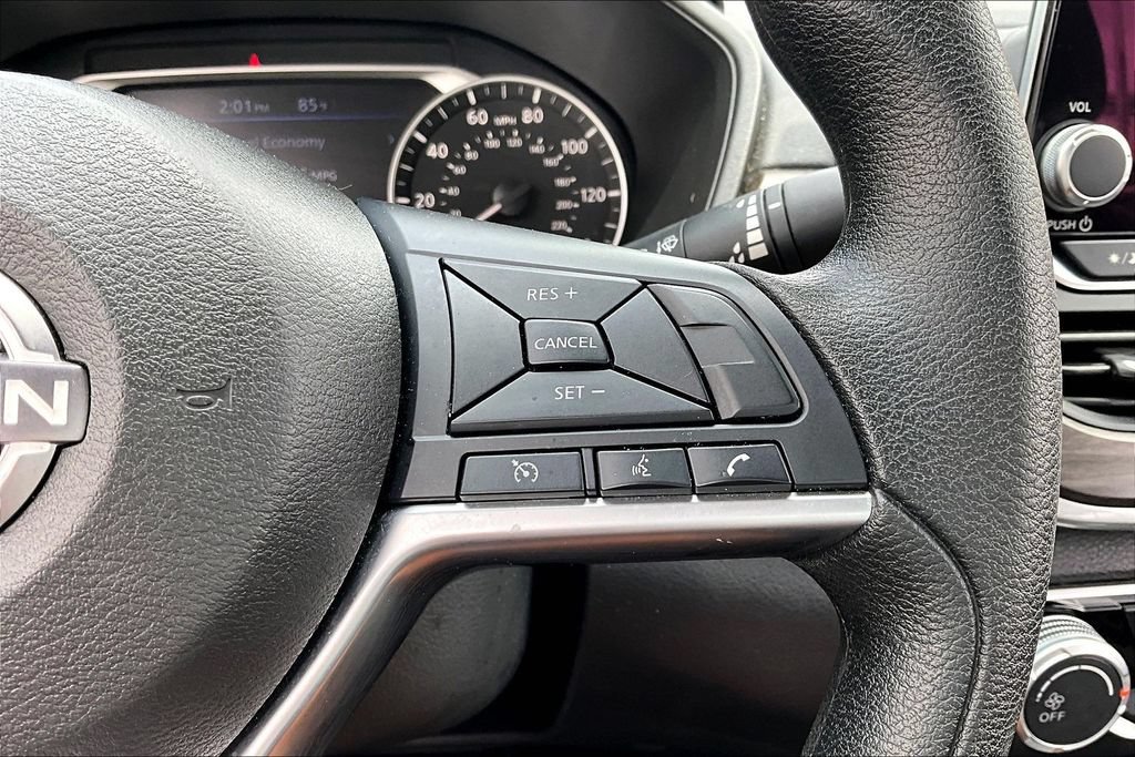 Used 2025 Nissan Altima 2.5 SV FWD image 11