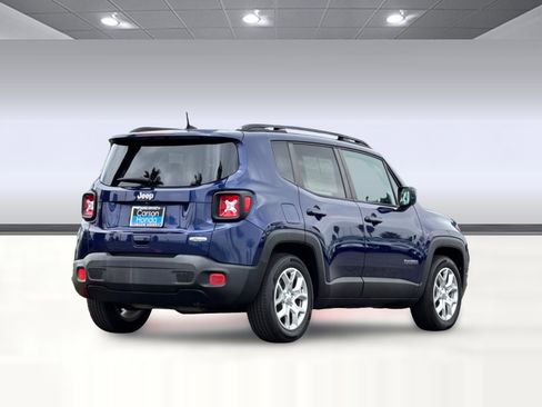 Used 2018 Jeep Renegade Latitude FWD image 8