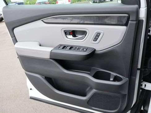 Certified 2025 Honda Pilot Elite image 32