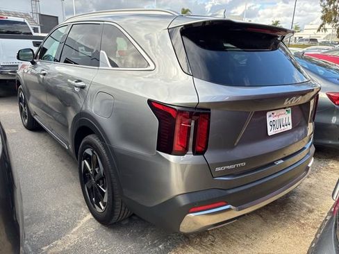 Certified 2025 Kia Sorento EX w/ EX Panoramic Sunroof Package image 8