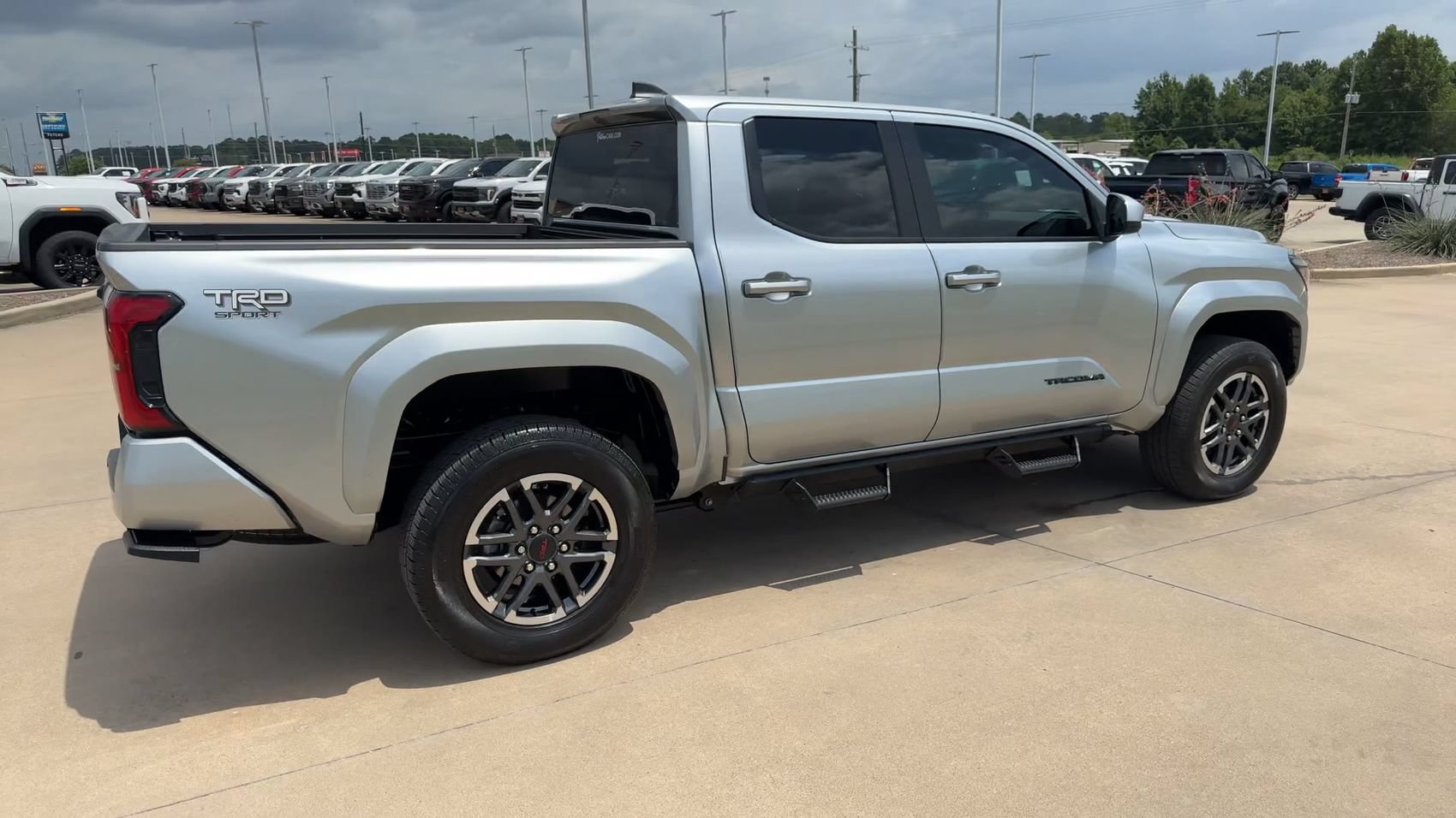 Used 2024 Toyota Tacoma TRD Sport AWD/4WD image 9
