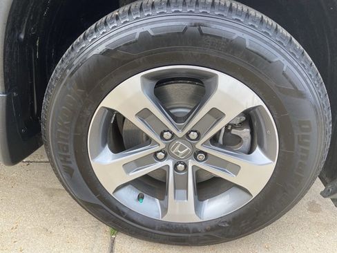 Used 2025 Honda Pilot EX-L image 29