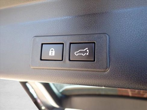Used 2025 Subaru Ascent Premium AWD/4WD image 9