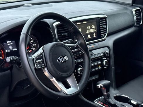Used 2022 Kia Sportage EX image 19