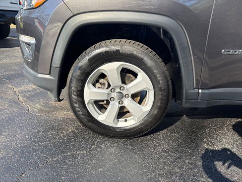 Used 2019 Jeep Compass Latitude AWD/4WD image 9